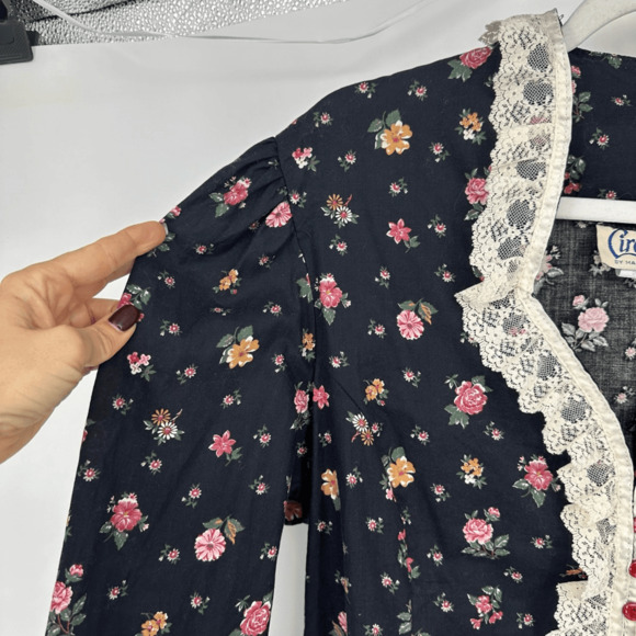 Vintage Circle T Womens Prairie Shirt  Size L Floral Lace Trim Victorian Regency - Picture 11 of 12